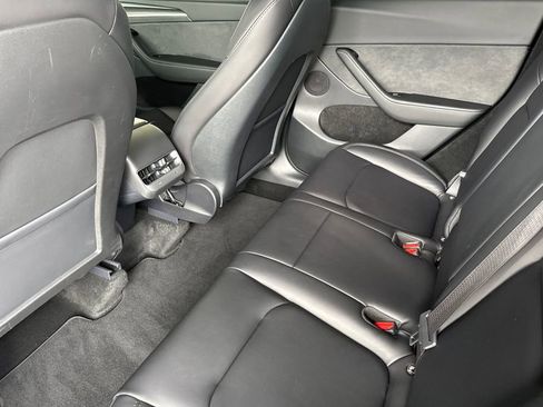 Used 2025 Tesla Model Y Performance image 11