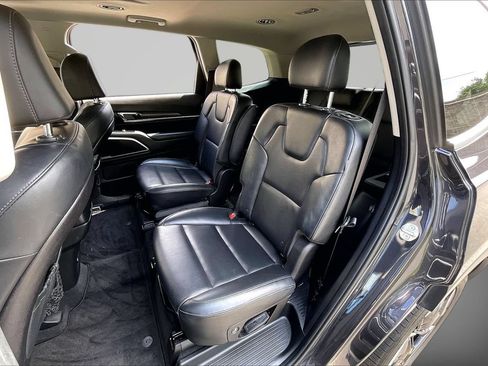 Used 2025 Kia Telluride S FWD image 23
