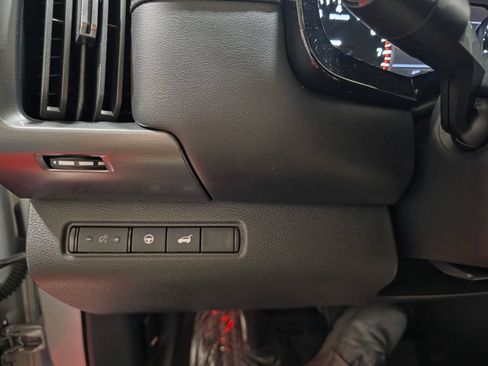 Used 2023 Nissan Pathfinder SL AWD/4WD image 27