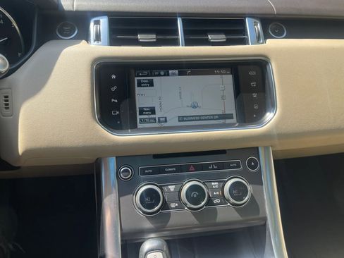 Used 2016 Land Rover Range Rover Sport SE image 18