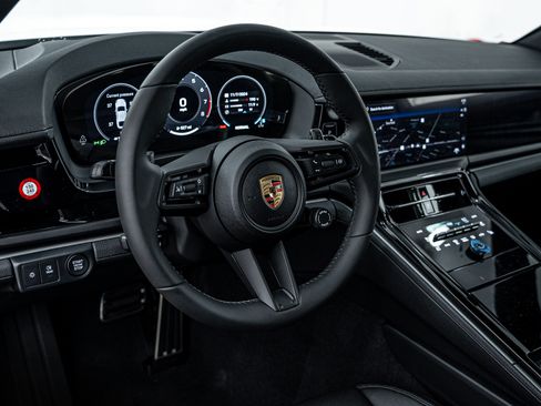 Certified 2025 Porsche Panamera 4 image 14