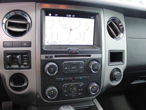 Used 2016 Ford Expedition XLT w/ Equipment Group 202A RWD image 9