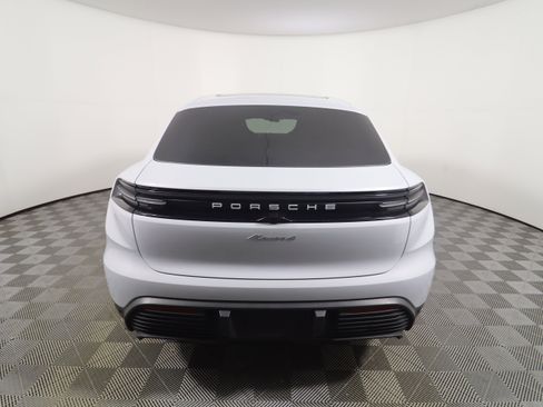 Used 2024 Porsche Macan 4 Electric image 6