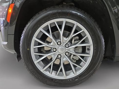 Used 2023 Jeep Grand Cherokee L Summit w/ Advanced Protech Group IV AWD/4WD image 8