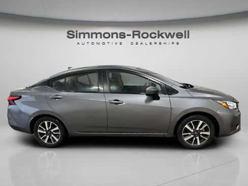 Used 2025 Nissan Versa SV image 4