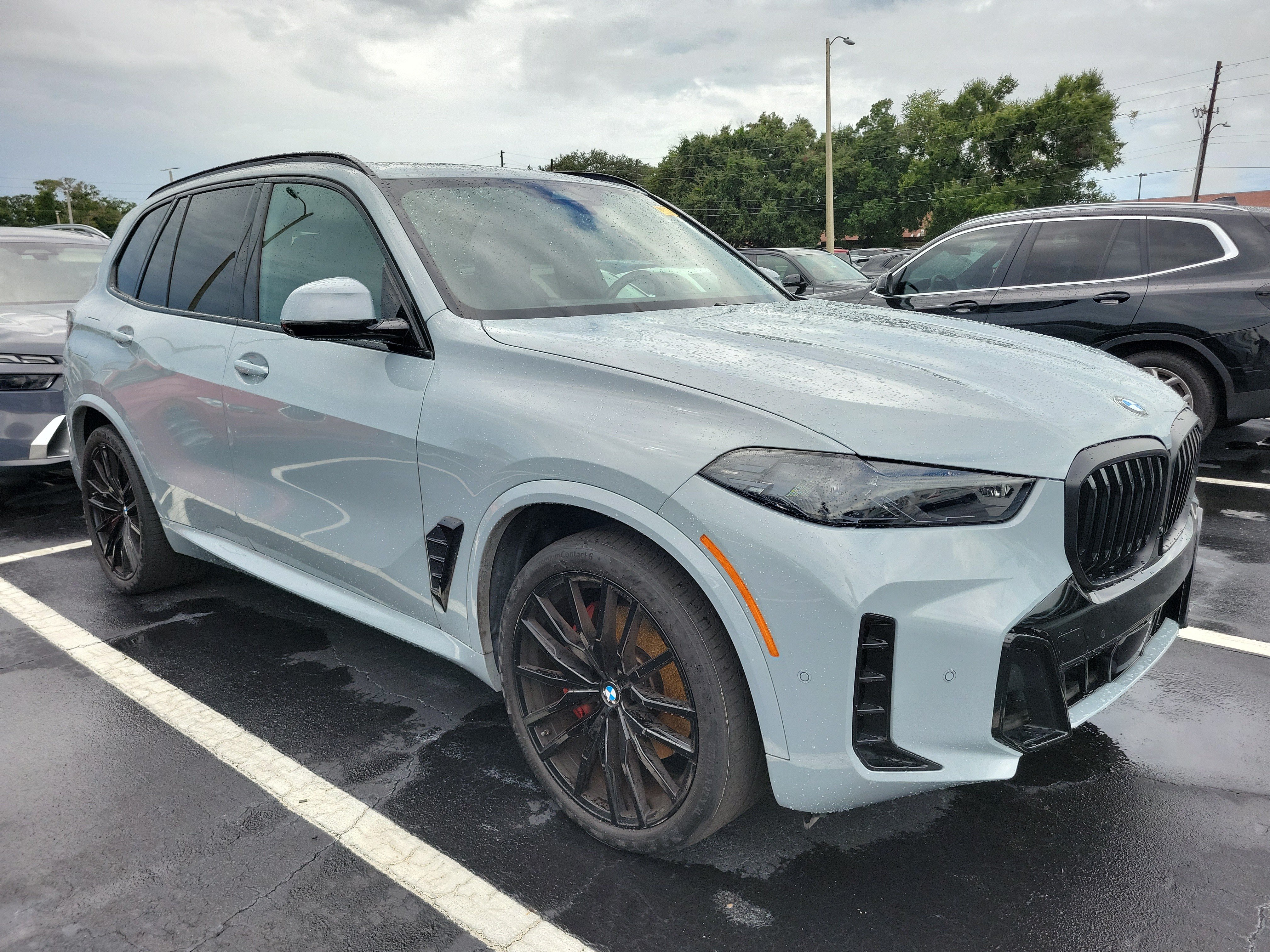 Used 2024 BMW X5 xDrive40i w/ M Sport Package AWD/4WD image 2