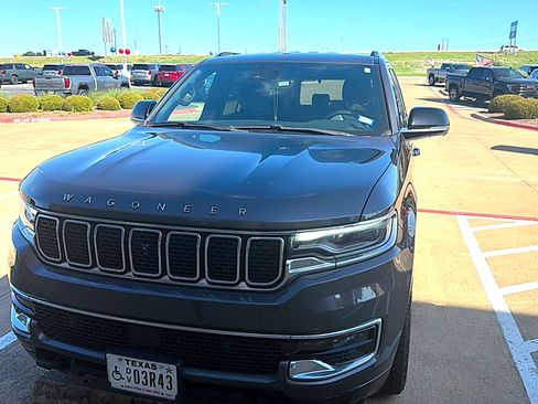 Used 2023 Jeep Wagoneer 4WD w/ Convenience Group I image 6