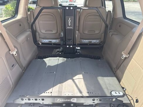 Used 2011 Kia Sedona EX w/ Luxury Pkg FWD image 22
