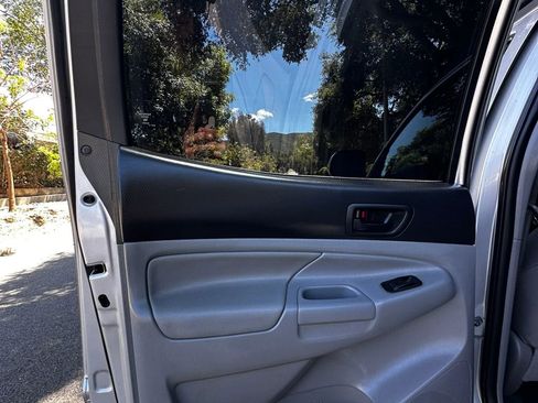 Used 2013 Toyota Tacoma PreRunner w/ TRD Sport Pkg RWD image 18