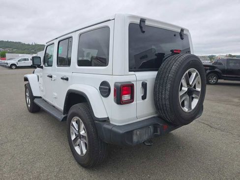 Used 2022 Jeep Wrangler Unlimited Sahara AWD/4WD image 9