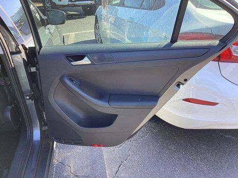 Used 2016 Volkswagen Jetta S image 6