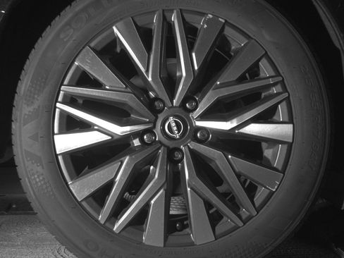 Used 2025 Nissan Altima 2.5 SV FWD image 15