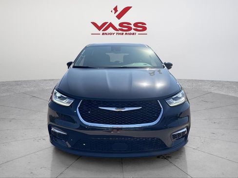 New 2026 Chrysler Pacifica Select image 2