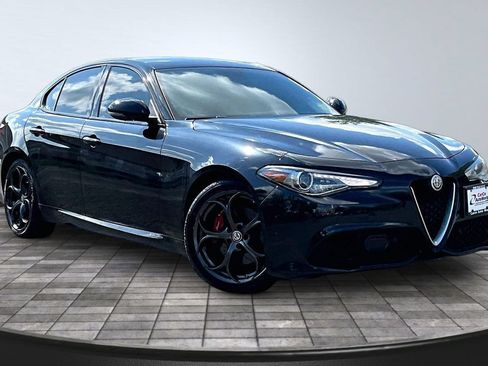 Used 2018 Alfa Romeo Giulia Ti Sport w/ Quick Order Package 22S Sport AWD/4WD image 3