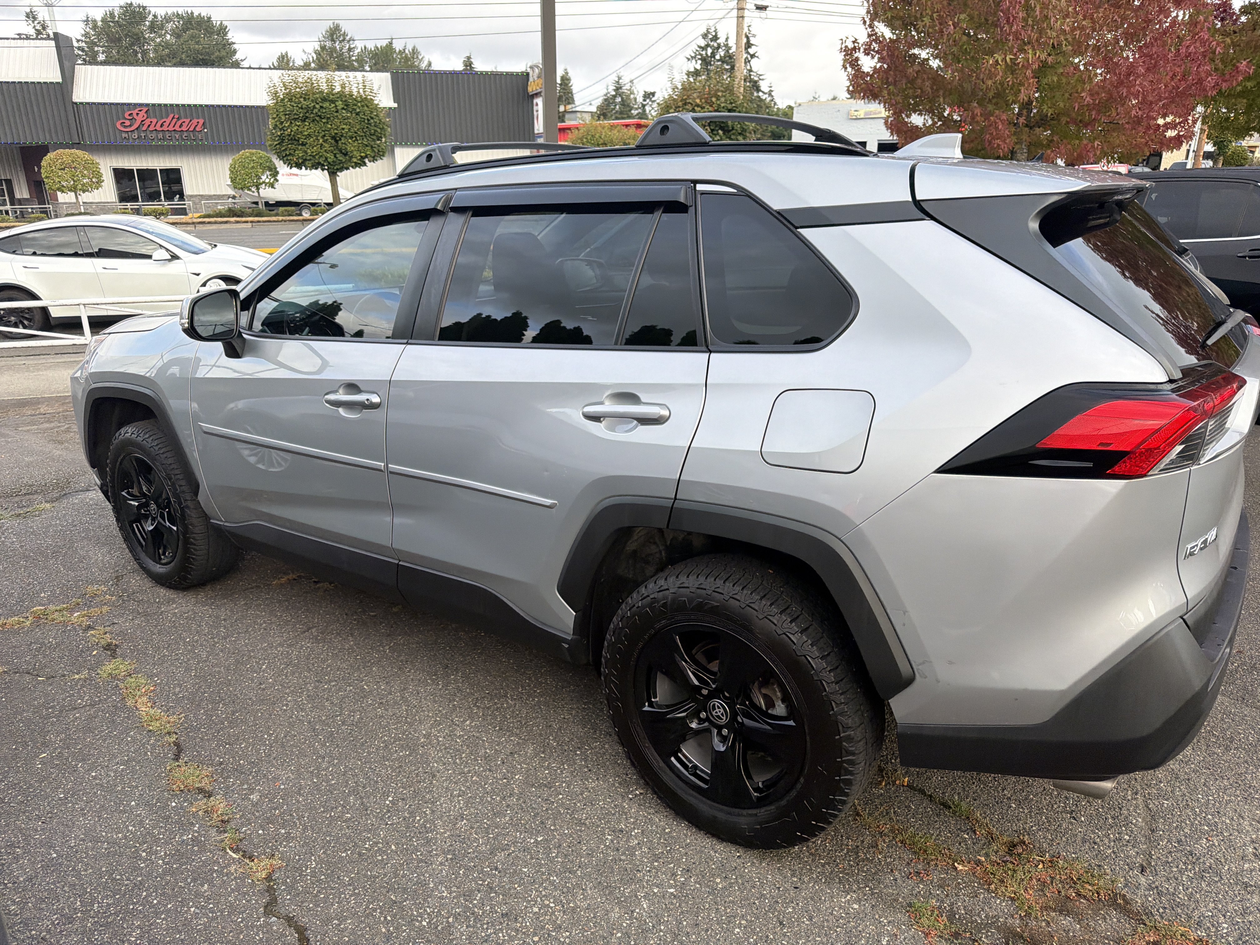 Used 2022 Toyota RAV4 XLE AWD/4WD image 2
