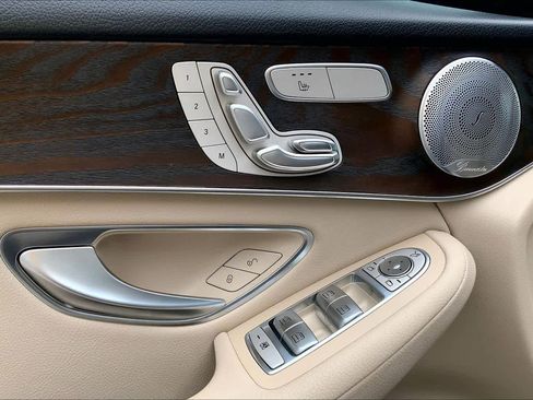 Used 2019 Mercedes-Benz GLC 350e 4MATIC w/ Premium Package image 34