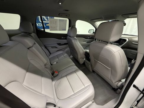 Used 2023 GMC Acadia SLT AWD/4WD image 6