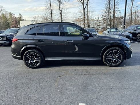 Used 2025 Mercedes-Benz GLC 300 4MATIC image 2
