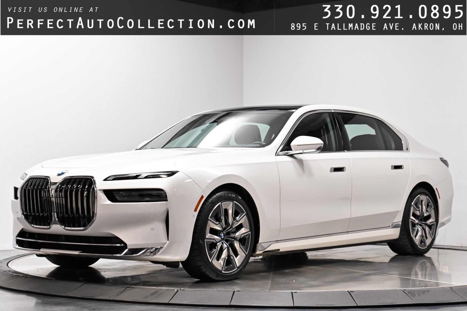 Used 2023 BMW i7 xDrive60 AWD/4WD image 1