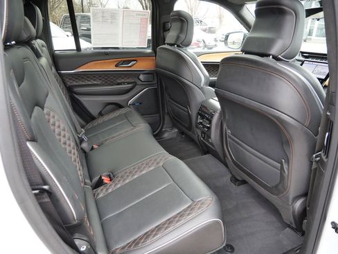Used 2022 Jeep Grand Cherokee Summit AWD/4WD image 19