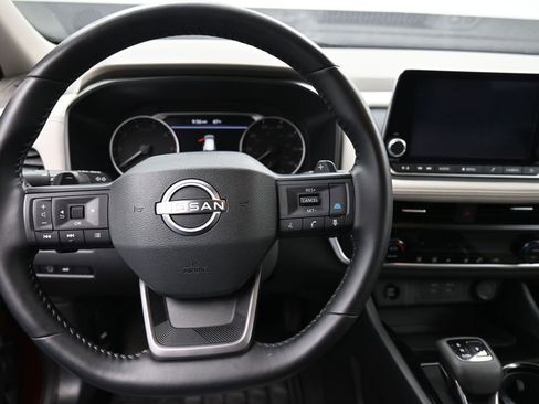 Used 2025 Nissan Rogue SV image 15