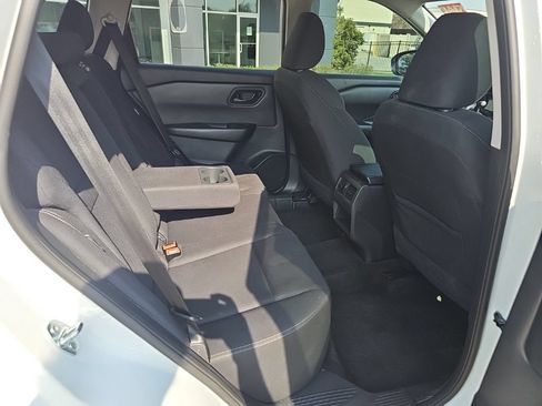 Used 2024 Nissan Rogue S FWD image 17