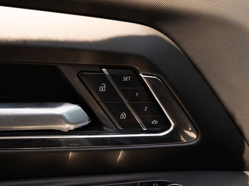 New 2025 Chevrolet Silverado EV LT image 19