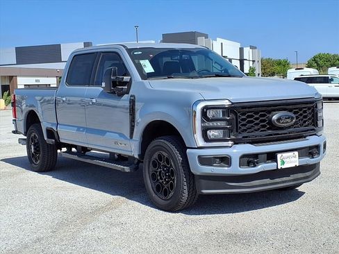 New 2026 Ford F250 Lariat w/ Black Appearance Package image 10