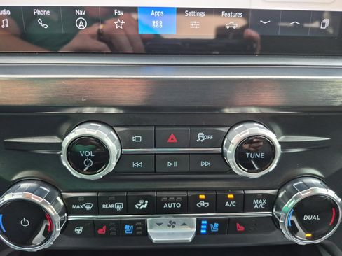 Used 2025 Ford F250 Lariat w/ Tremor Off-Road Package AWD/4WD image 17