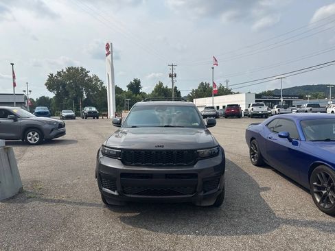 Used 2023 Jeep Grand Cherokee L Laredo AWD/4WD image 2