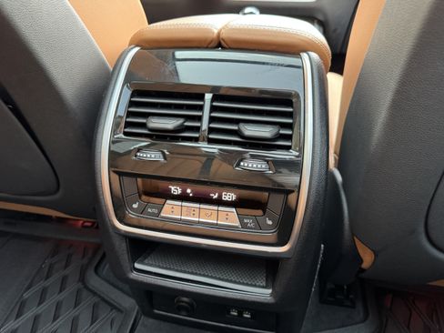 Used 2022 BMW X7 xDrive40i w/ Premium Package AWD/4WD image 30