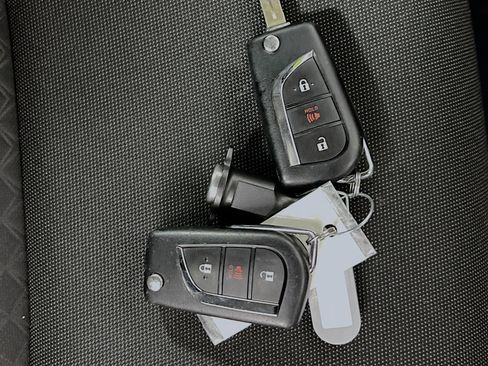 Used 2021 Toyota C-HR LE image 36