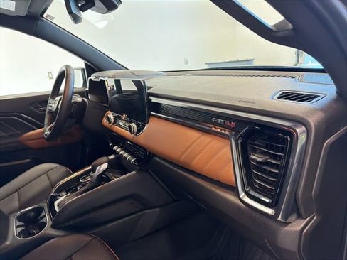 Used 2025 GMC Canyon AT4 w/ AT4 Premium Package image 35