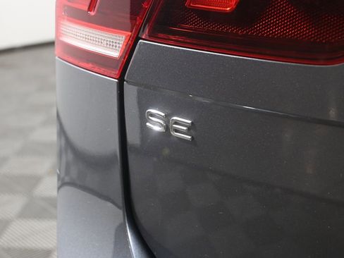 Used 2022 Volkswagen Tiguan SE R-Line AWD/4WD image 39