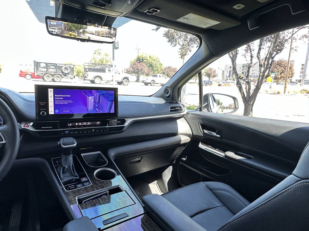 Used 2025 Toyota Sienna Platinum AWD/4WD image 36