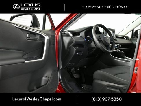 Used 2021 Toyota RAV4 LE image 17