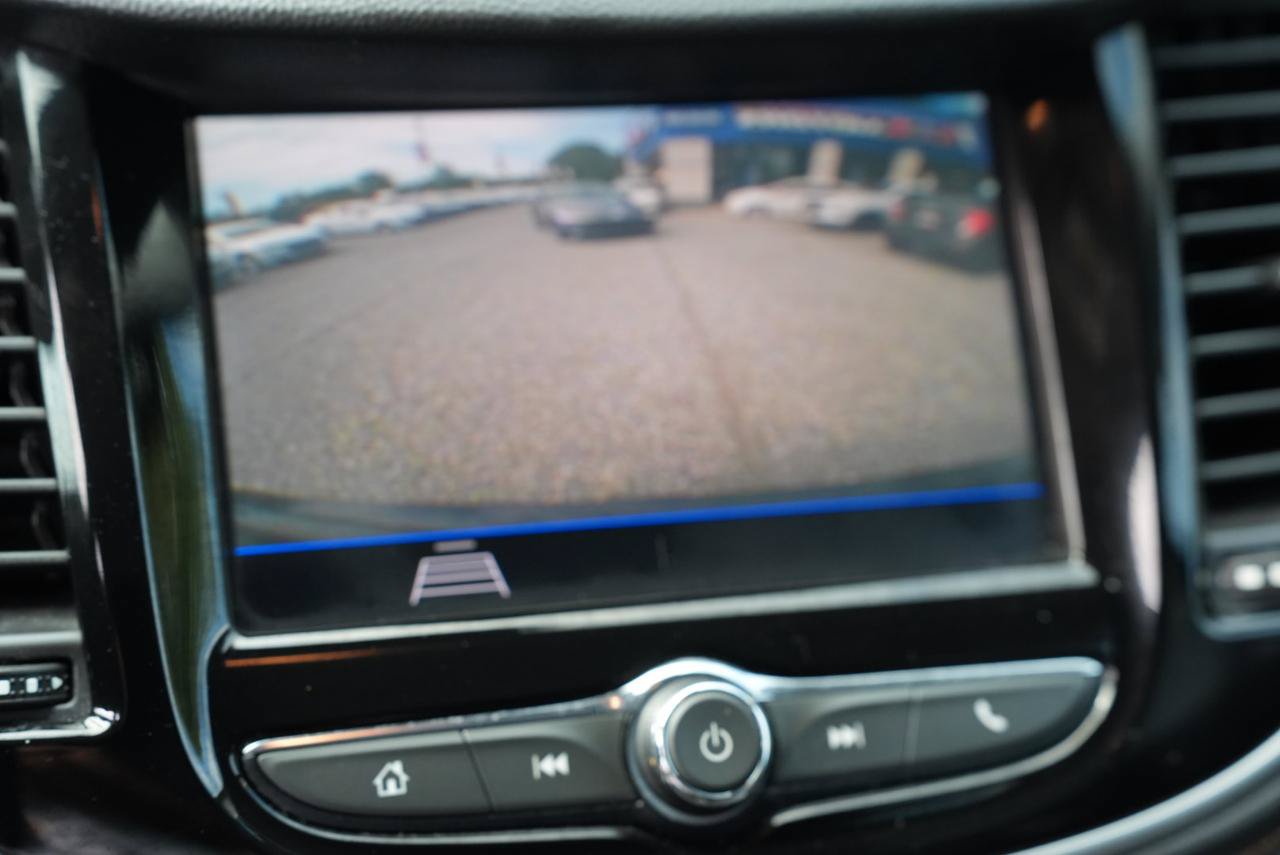 Used 2022 Chevrolet Trax LT w/ LT Convenience Package AWD/4WD image 21