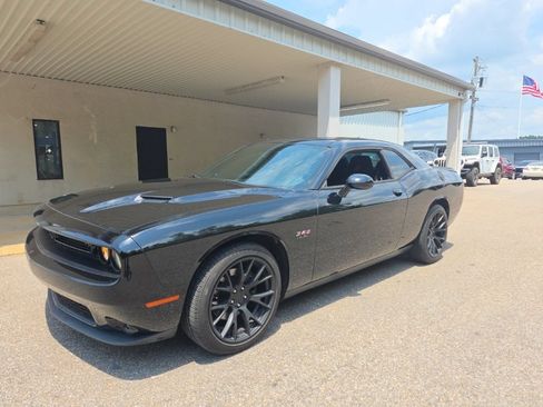 Used 2018 Dodge Challenger R/T w/ Driver Convenience Group RWD image 1