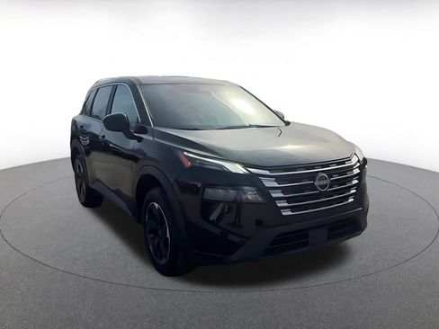 Used 2025 Nissan Rogue SV image 3