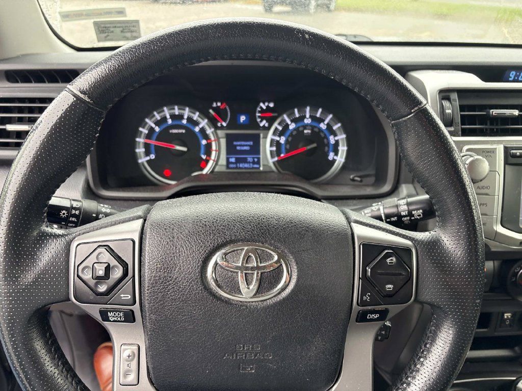 Used 2016 Toyota 4Runner SR5 AWD/4WD image 10