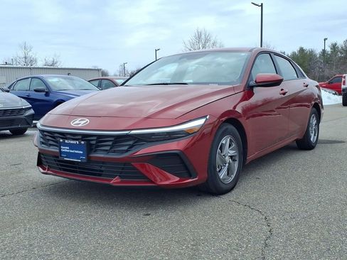 Used 2025 Hyundai Elantra SE image 7