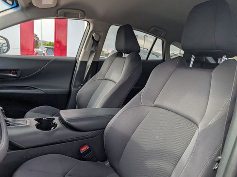 Used 2024 Toyota Venza LE AWD/4WD image 6