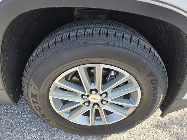 Used 2023 Chevrolet Traverse LT FWD image 9