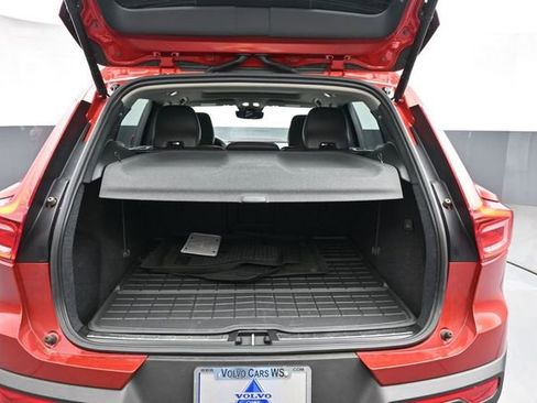 Used 2023 Volvo XC40 B4 Plus w/ Driver Assist Package FWD image 28