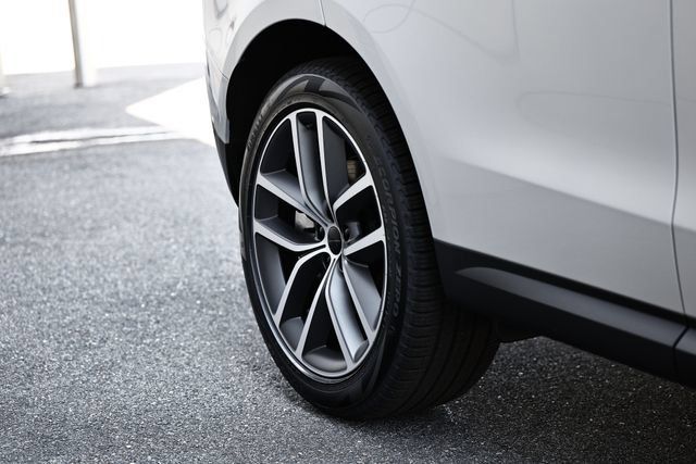New 2027 Land Rover Range Rover Sport SE AWD/4WD image 13