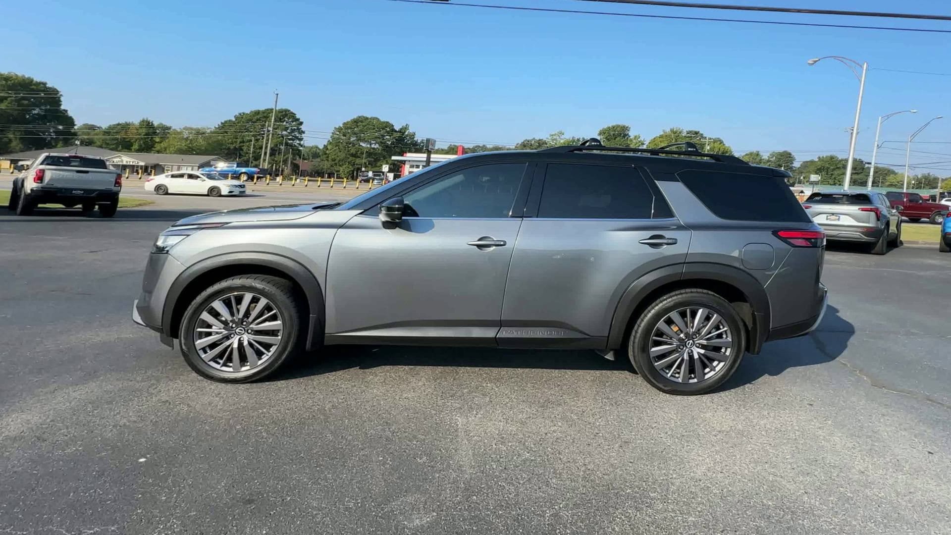 Used 2023 Nissan Pathfinder SL w/ SL Premium Package AWD/4WD image 5