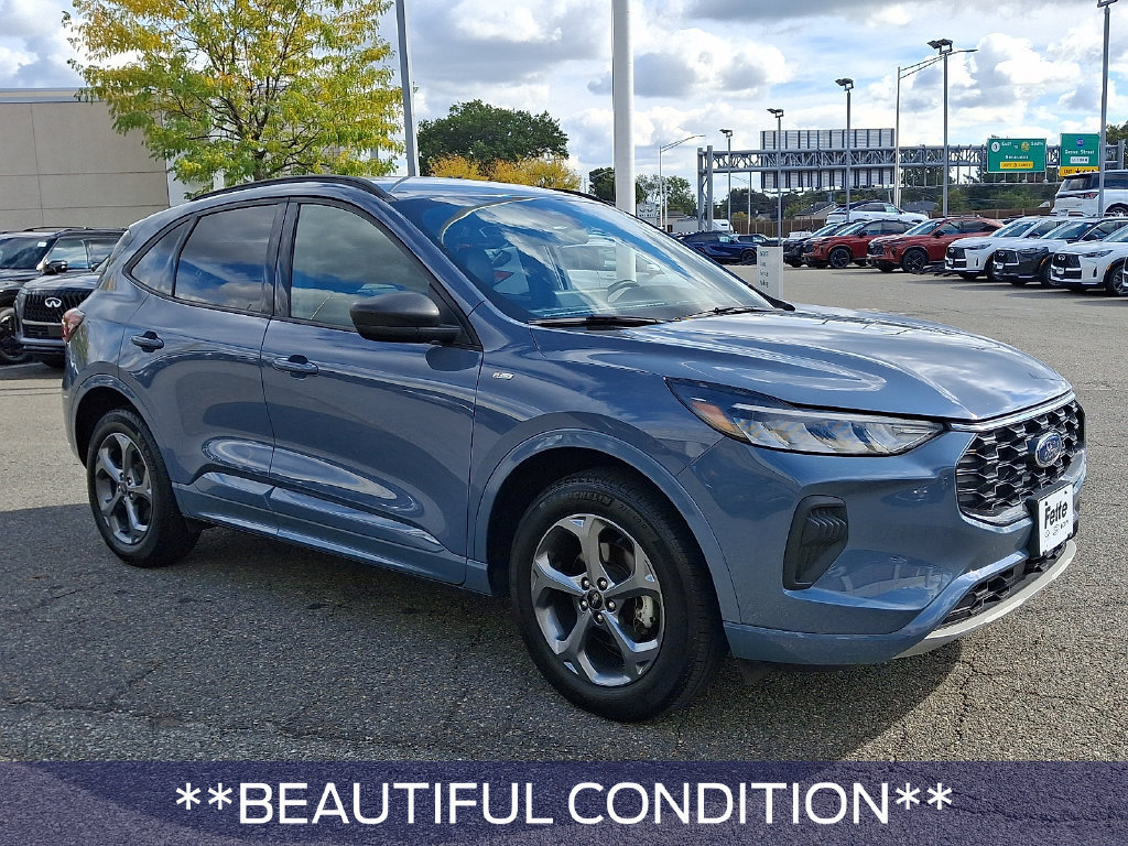 Used 2023 Ford Escape ST-Line w/ Tech Pack #1 AWD/4WD image 4