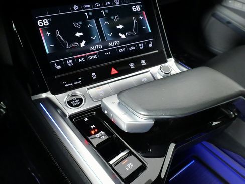 Used 2023 Audi e-tron Prestige w/ Prestige Package image 63
