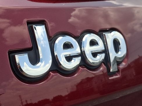 Used 2021 Jeep Grand Cherokee Limited AWD/4WD image 31