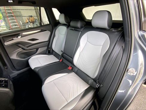 Used 2025 Volkswagen Tiguan SE R-Line AWD/4WD image 22